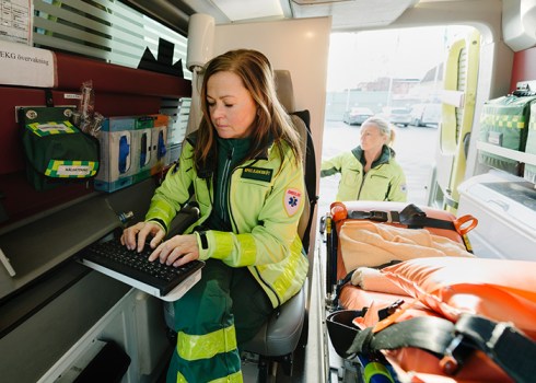 OEM-W-Healthcare-Ambulance-Card-700x500